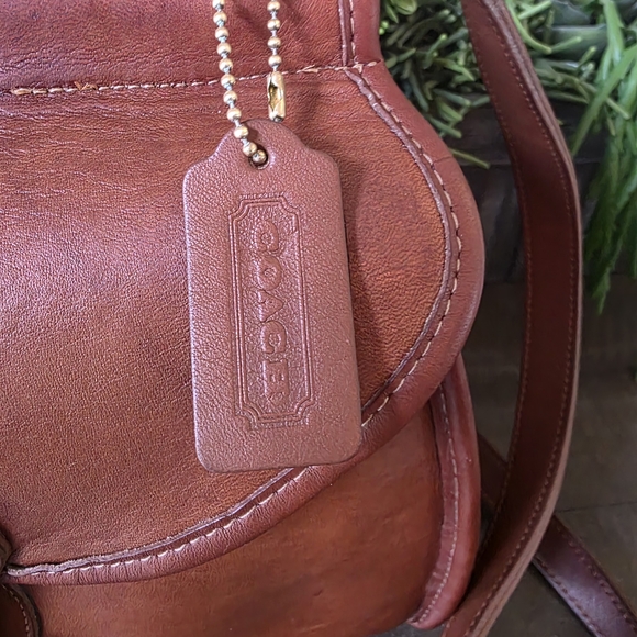 Vintage Coach Logan Crossbody/Shoulder Bag In Glovetanned British Tan Leather - Picture 3 of 14